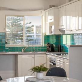 entire esplanade 2br stay โรงแรมในเกลเนลก์