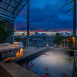 Xinyue Suying Hot Spring Holiday Hotel, hotel a Tengchong