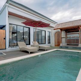Villa Amartha Sibang by Aishwarya Bali International, hotell sihtkohas Mambat
