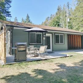 Blacktail Cabin - Hot Tub, Playground, BBQ, Trails، فندق في Halfmoon Bay