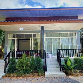 Big's Mom Bungalows, hotel a Ko Bu Bu