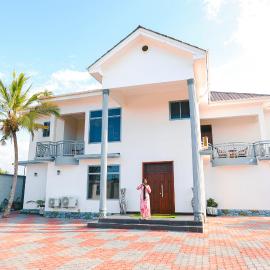Hai Hotel and resort, hotelli kohteessa Bunju