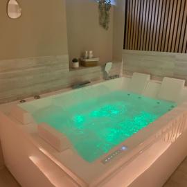 Romantic studio with private spa in Strasbourg