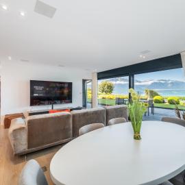 Charming and Spacious Residence in the Heart of Brent by GuestLee