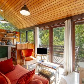 Strae Cabin, hotel a Dalavich