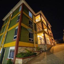 Happy Society Air BnBLake View Garuga Entebbe โรงแรมในMengo
