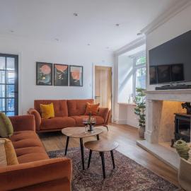 Beckside Cottage, Luxury Retreat with Garden, Park & Beck Views