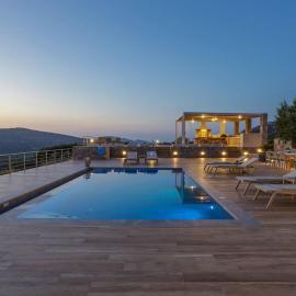 Villa Of the Hill with Heated Pool, BBQ & Kids Playground