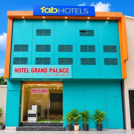 FabHotel Sunday Residency، فندق في Kolshet