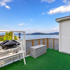 Spacious seaside apartment with balcony, hotel a Sorreisa