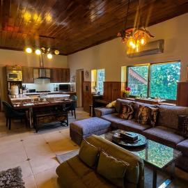 Luxury 5BR Family Home in Main Nathia Gali, hotel i Nathia Gali