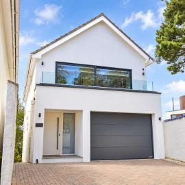 High Tides Elegant & Modern 5-Bedroom Villa with Hot Tub in Sandbanks