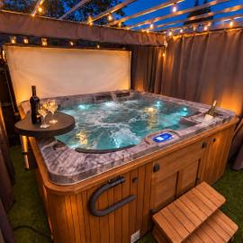 The Norwyn Hot Tub Retreat