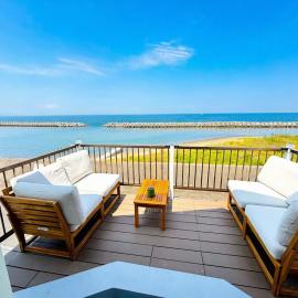 Oceanfront 4BR for 10 Sunset, BBQ & Parking