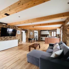 Casa rural entre Santiago Compostela y La Coruña โรงแรมในOrdes