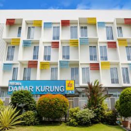 Townhouse Oak Hotel Damar Kurung, hotelli kohteessa Gresik