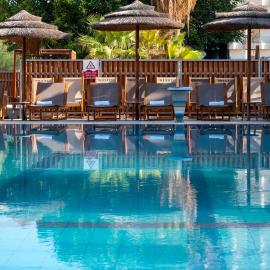 Oasis Spa Club Dead Sea Hotel - 16 years Plus، فندق في عين بوكيك