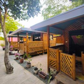 Lolo and Lolas Beachplace, отель в городе Laguindingan