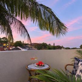 The Palm Suite on Francis