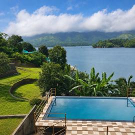 Koyna riverside resort、Medhaのホテル
