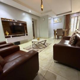 Max Comfort Spacious Modern 3 Bedroom Apartment