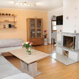 Chiemsee Comfort-Bungalow mit Garten, hotel in Rimsting