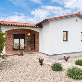 Villa da Ti Bemvida Cozy 2-BR w Heated Pool, hotel i Helenos