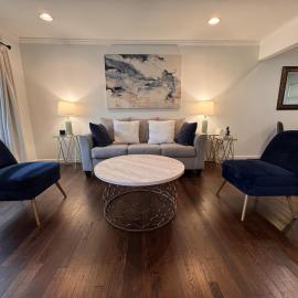 Updated & Cozy 2BR Private Deck Near Decatur and EAV