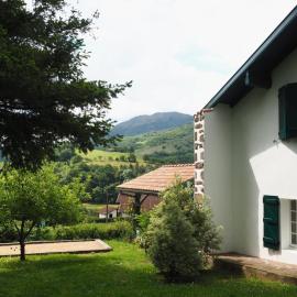 Maison basque avec piscine et vue Montagnes