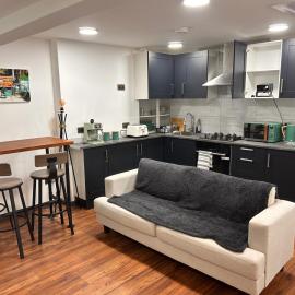 Pottery District 1-Bed Apt Sleeps 3 & WiFi