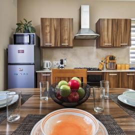 May Flower: Modern Flat close to Airport/Bus Stops