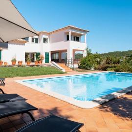 Family Villa with Pool & Huge Garden - Arrábida Trails & Beaches Nearby