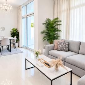 Damac Hills 2 Villa Pool Front + Waterpark Access, hotell sihtkohas ‘Ūd al Bayḑāʼ