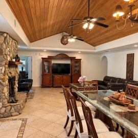 Viesnīca Beautiful Vacation Home Across From Lake Okeechobee pilsētā Okīčobī