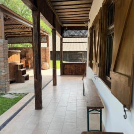 Ily house, home & retreat、Cehalのホテル