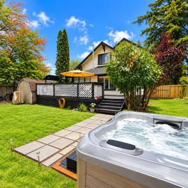 Mountain Cabin With Hot Tub & Fire Pit, Wallace Falls & Stevens Pass, hotel v destinácii Gold Bar