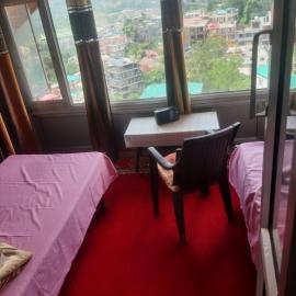 Solan Heights 1RK Homestay Mountain View Kitchen Smart TV with Netflix Wi-Fi Ideal for couples and families