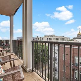 Condo on Bay Street, Downtown Historic Savannah, 6th Floor with Elevator, Skyline VIews