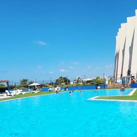 Jacuzzi Pool and Sunset by the Sea, hotelli kohteessa Nahariya