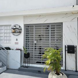 Full House near the Beach and Airport 2 โรงแรมในซานฮวน