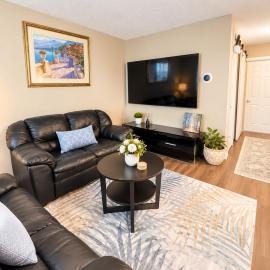 Hidden Gem Spacious 3-Bedroom Retreat Free Parking, hotell i Brantford