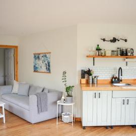 Sea Breeze Suite - Quaint 1 bedroom downtown