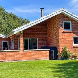 Ocean Front Home In Spøttrup With Sauna, готель у місті Spottrup