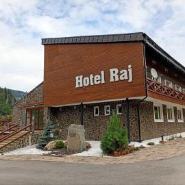 Hotel Raj, hotel a Dedinky