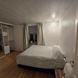 Room for Adults 35-57 LGBT EU,US,UK only