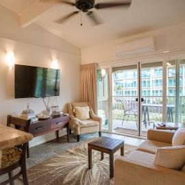 Perfect Base to Explore Kauai, Steps to Shops, Restaurants and Organic Market, a min to Ocean