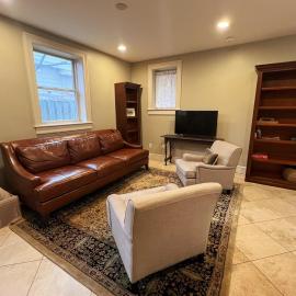 Beautiful 3 Bdrm Carriage House, 2 Blocks to UVMMC