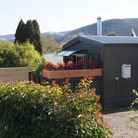 Omeo Adventure Cabin, Bikes, Snow & Views, viešbutis mieste Omeo