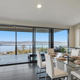 Spacious Sandy Bay Retreat with Water Views – hotel w mieście Sandy Bay