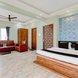 Hotel O Luxury Stay, hotel in Salua